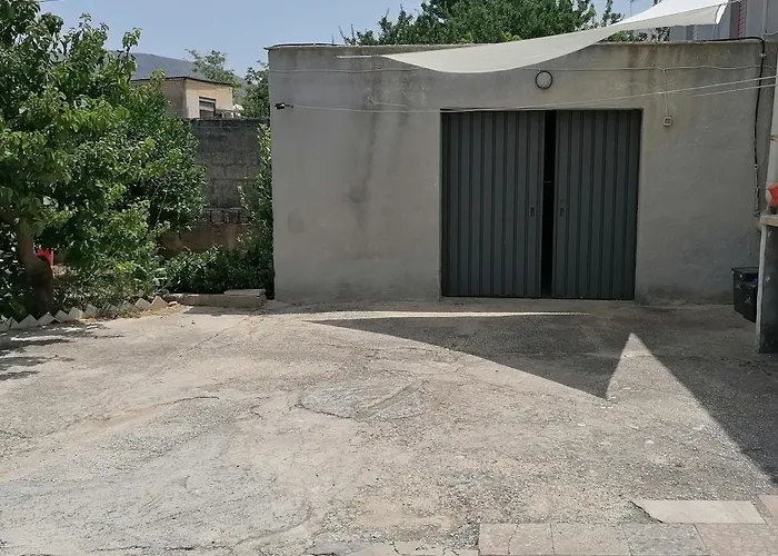 Maranzano Vacanze Casa Con Giardino